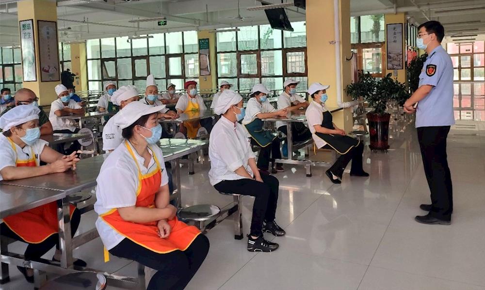 第一师市场监督管理局开展秋季学校及周边食品安全专项检查工作