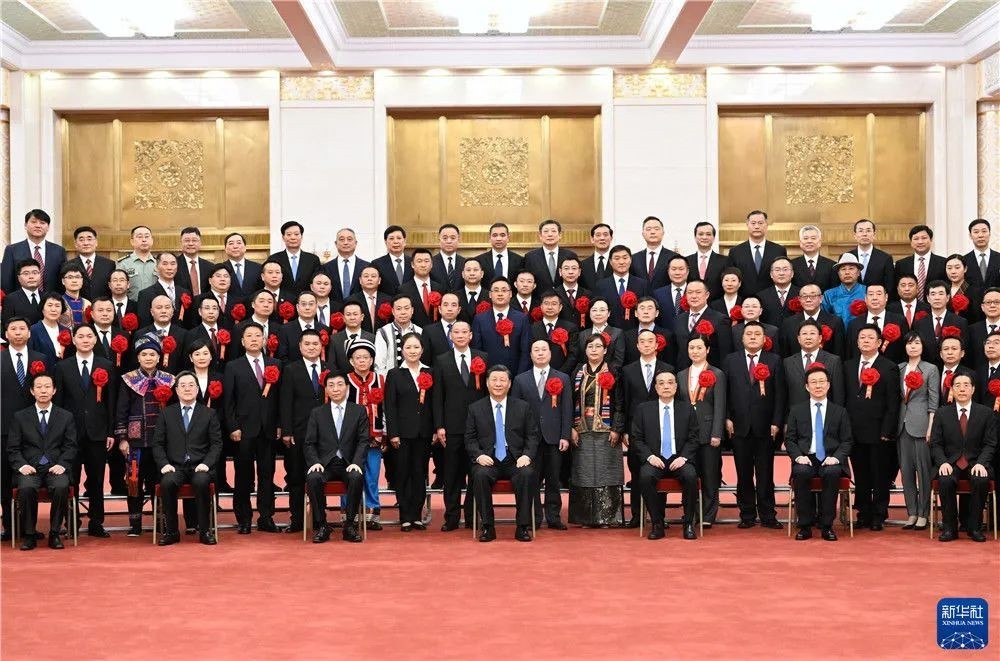 习近平会见第九次全国信访工作会议代表