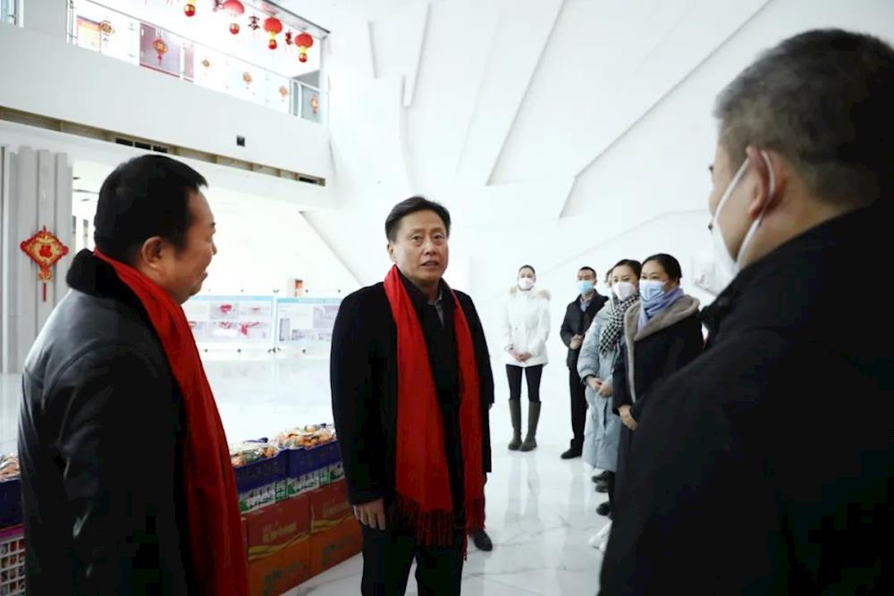 肖勇看望慰问春节期间一线工作人员