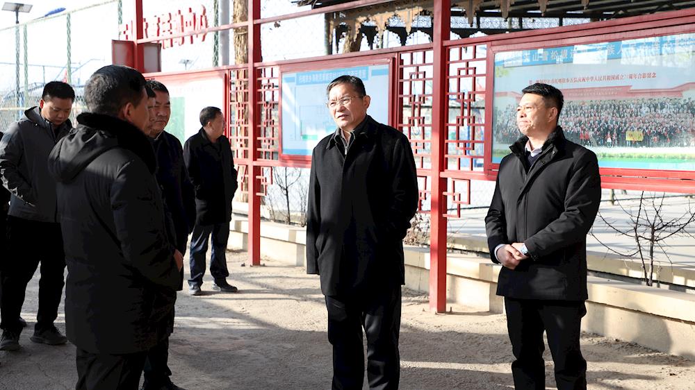 师市党委书记、政委丁翊强在八团塔门镇、阿拉尔市金融中心调研