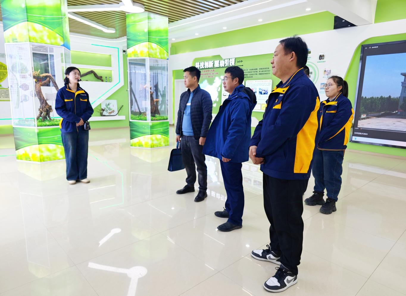 交建集团与川交路桥公司战略合作签约仪式圆满举行！