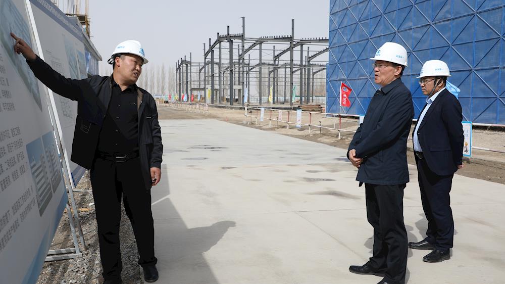 师市党委书记、政委丁翊强调研重大项目进展和重点企业建设、运行情况