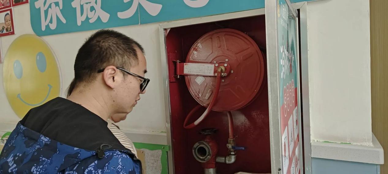 八团对校园安全开展全面检查