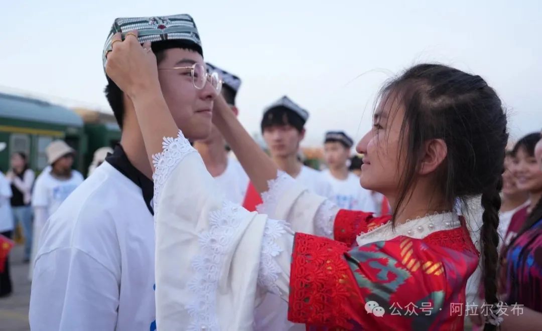 从大海到大漠，168 名台州师生跨越山海赴约阿拉尔！